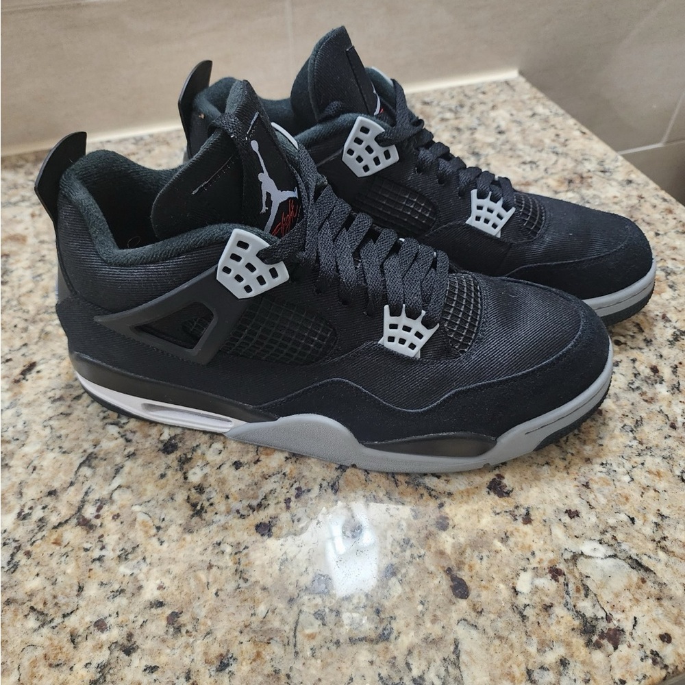 Original Jordan 4’s in great condition.. worn only a few times..